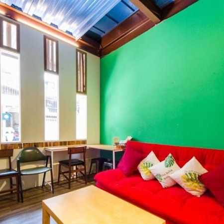 小黑琵416輕旅 Little Happy Hostel Tainan Zewnętrze zdjęcie