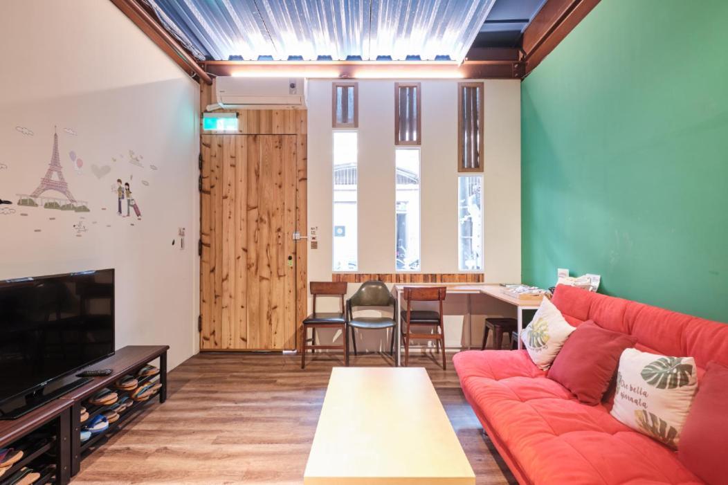 小黑琵416輕旅 Little Happy Hostel Tainan Zewnętrze zdjęcie